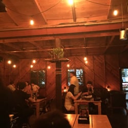 Food Truck Bar - Un lugar agusto para echar una Chelita y comer de 3 diferentes food trucks
