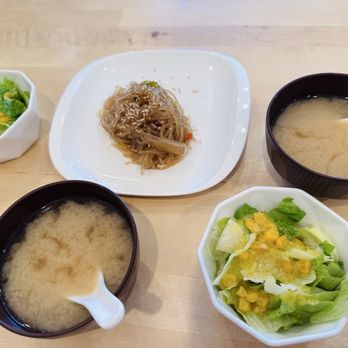 Ari Sushi - Complimentary miso soup and salad and glass noodles, all very fresh - Sushi Bars Near Me - Dublin, California