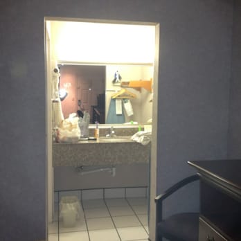 Quality Inn - Sink area - Hotels Near Me - Ashland, Kentucky