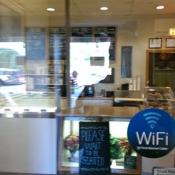 Mohnen's Family Restaurant - Front door. - Breakfast & Brunch Near Me - Appleton, Wisconsin