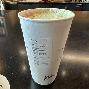 Starbucks - She ruined the aesthetics putting my pink drink in a paper cup!!! - Coffee & Tea Near Me - Honolulu, Hawaii