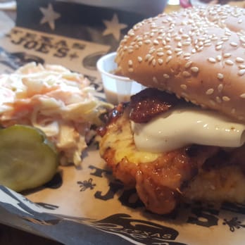 The Horatia - Smoked chicken burger - Pubs Near Me - London, XGL