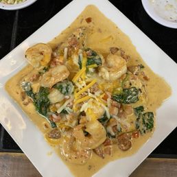I am a big fan of shrimp and grits, and they are top-notch at full moon