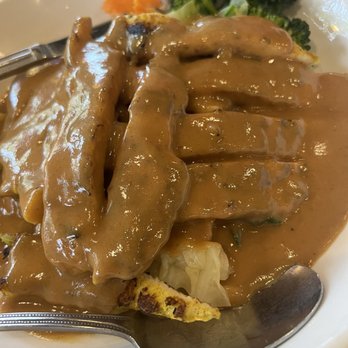 Ta Ra Rin Thai Cuisine - Chef Special, veggies with grilled chicken & peanut sauce. - Thai Near Me - Eugene, Oregon Ta Ra Rin Thai Cuisine - Chef Special, veggies with grilled chicken & peanut sauce. - Thai Near Me - Eugene, Oregon