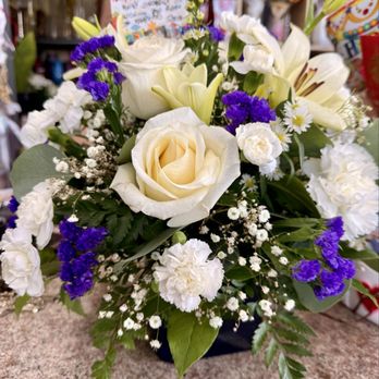 La Floriya - Beautiful birthday arrangement. From a very happy customer :) - Florists Near Me - San Jose, California La Floriya - Beautiful birthday arrangement. From a very happy customer :) - Florists Near Me - San Jose, California