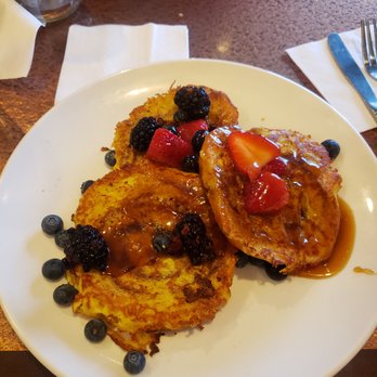 Another Broken Egg Cafe - Cinnamon Roll French Toast - Breakfast & Brunch Near Me - Dunwoody, Georgia