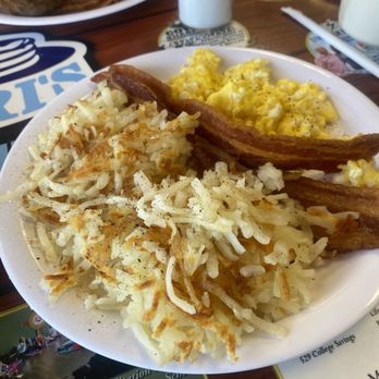 Cari's - Two egg with bacon - Breakfast & Brunch Near Me - Granbury, Texas