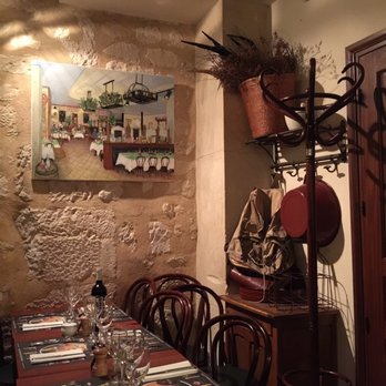 Le Mesturet - The ambience - Bistros Near Me - Paris, 75 Le Mesturet - The ambience - Bistros Near Me - Paris, 75