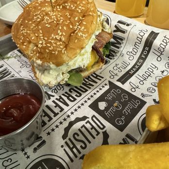 The Tasty Table - Brunch burger - American Near Me - Ossining, New York