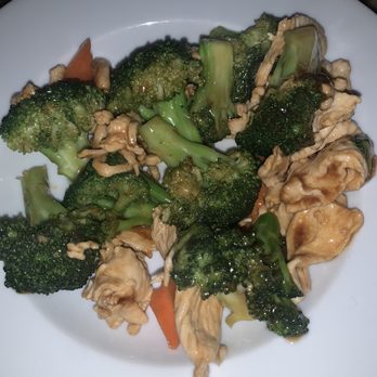 China Dragon - broccoli and noodles on a white plate - Chinese Near Me - Cheshire, Connecticut