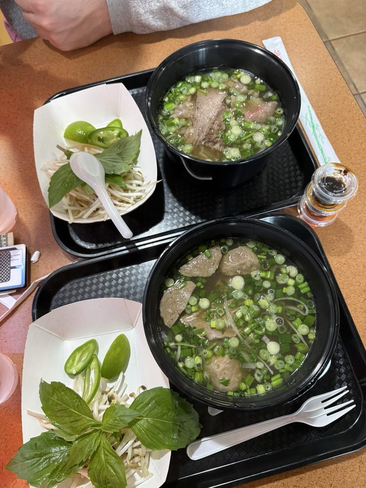 Saigon Baguette Logo