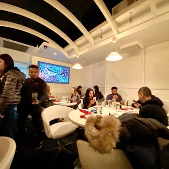 Friends Sushi - Dining room - Sushi Bars Near Me - Chicago, Illinois