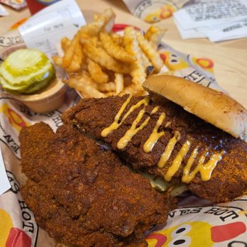 Dave's Hot Chicken - Dave's #3: 1 Tender & 1 Slider w/ Fries - Chicken Shop Near Me - Cedar Park, Texas