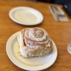 Western Cafe - Cinnamon Roll