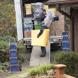 Lite Moving and Sons - Lite Moving and Sons arriving at my home