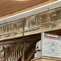 Rib City Grant Station - Entrance to the ice cream parlor