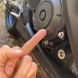 Barley visible but clearly drop damage. I was not told this bike was crashed and no one even tried to cover it up. Barley visible but clearly drop damage. I was not told this bike was crashed and no one even tried to cover it up.