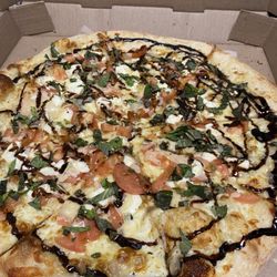 Bella Napoli - Caprese Pizza (Medium 16")