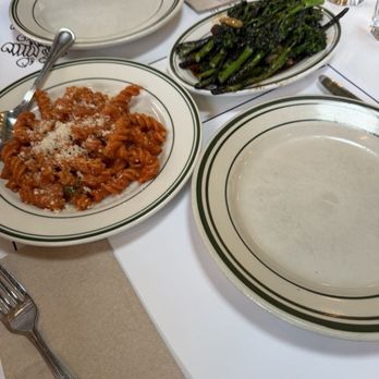 Jon & Vinny's Slauson - Italian Near Me - Windsor Hills, California Jon & Vinny's Slauson - Italian Near Me - Windsor Hills, California