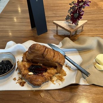 Boul'ange - Croissant butter and blueberry jam - Pizza Near Me - Los Angeles, California