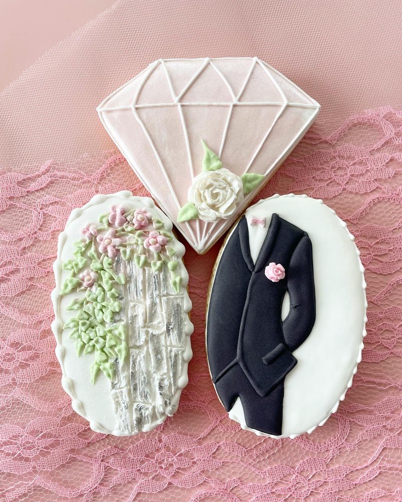 Lana’s Charming Treats Logo