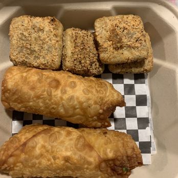 Golene's Vegan Kitchen - Fried tofu and mac and cheese egg rolls - Vegan Near Me Golene's Vegan Kitchen - Fried tofu and mac and cheese egg rolls - Vegan Near Me