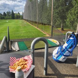 Eastmoreland Golf Course - Driving range with food and drinks