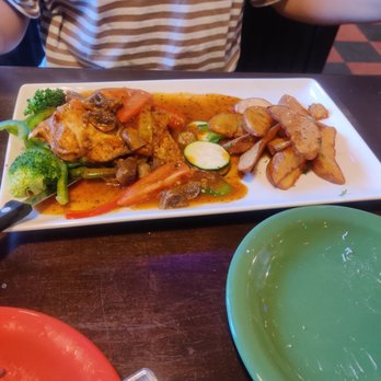 East Side Mario's - Aurora - Uncooked vegetables with baking soda chicken - Italian Near Me - Aurora, Ontario East Side Mario's - Aurora - Uncooked vegetables with baking soda chicken - Italian Near Me - Aurora, Ontario