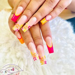 R Nails & Spa
