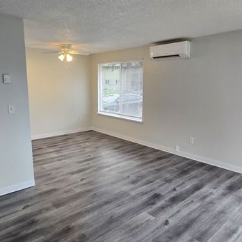 Quail Court - Livingroom and dining area - Apartments Near Me - Tigard, Oregon Quail Court - Livingroom and dining area - Apartments Near Me - Tigard, Oregon