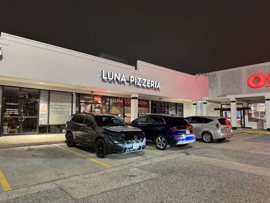 Luna Pizzeria by null