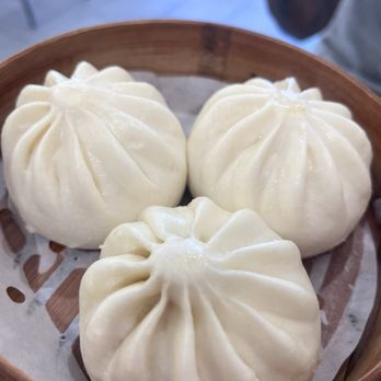 Min's Dumpling - Steam pork dumplings- it isn't bad but it's not the red pork I hope. Still good! - Chinese Near Me - San Clemente, California