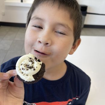 Crumbl - Valencia - Bakeries Near Me - Valencia, California Crumbl - Valencia - Bakeries Near Me - Valencia, California