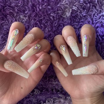 Metro Nail Lounge - Nail Salons Near Me - Corona, California
