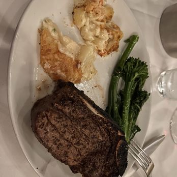 Del Frisco's Double Eagle Steakhouse - Filet Mignon 12 oz - Steakhouses Near Me - Las Vegas, Nevada
