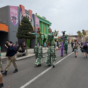 Universal Studios Florida - Stilt walkers have been spotted - Amusement Parks Near Me - Orlando, Florida