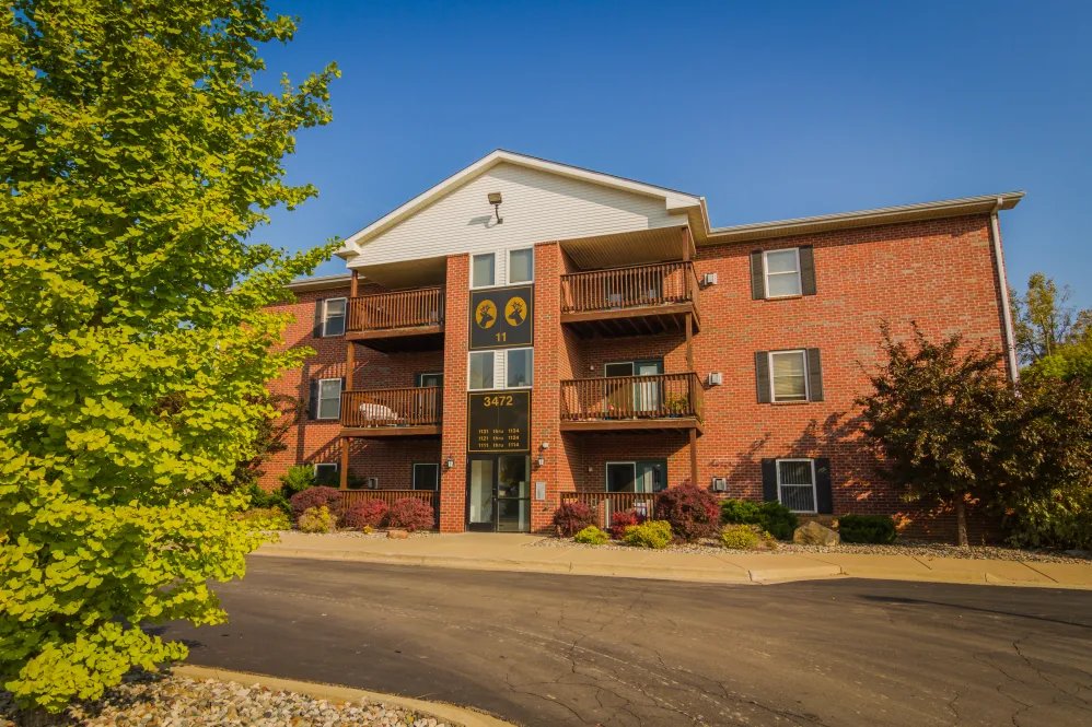 CREEK CLUB APARTMENTS Updated August 2024 19 Photos 1147 W Grand