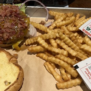 Troll Pub Under the Bridge - Classic burger with bacon - American Near Me - Louisville, Kentucky