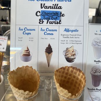 Mystic River Chocolate Cafe - Chocolatiers & Shops Near Me - Mystic, Connecticut