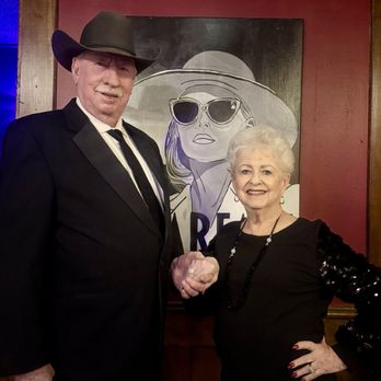 Capones Speak Easy - Dining area - Wine Bars Near Me - Branson, Missouri