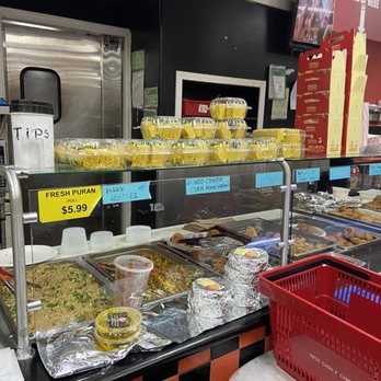 Rasoi xpress - Counter with snacks like samosa, aloo tikki etc. they give you a tamarind chutney (the brown one) which is sweet and green (spicy) chutney - Indian Near Me - Fremont, California