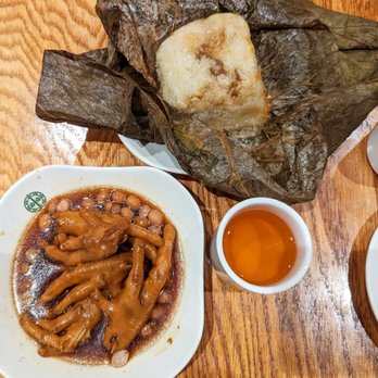 Tim Ho Wan - Hell's Kitchen - Braised chicken feet with abalone sauce and peanut Steamed rice in lotus leaf - Dim Sum Near Me - New York, New York Tim Ho Wan - Hell's Kitchen - Braised chicken feet with abalone sauce and peanut Steamed rice in lotus leaf - Dim Sum Near Me - New York, New York