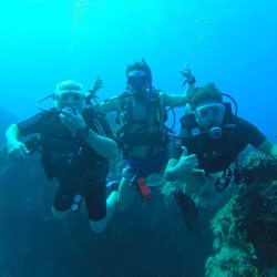 Black Flag Dive Center - Diving in Cozumel!