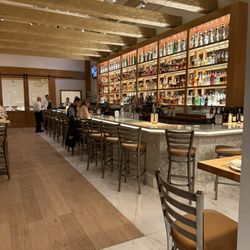 Dafina - Beautiful Bar Area