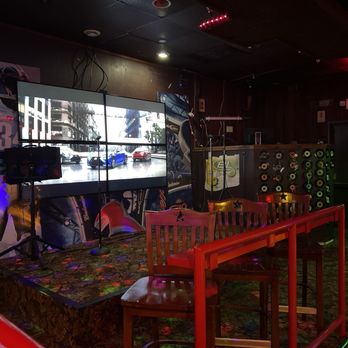 Brewsky's Sports Bar - Seating - Sports Bars Near Me - Channelview, Texas