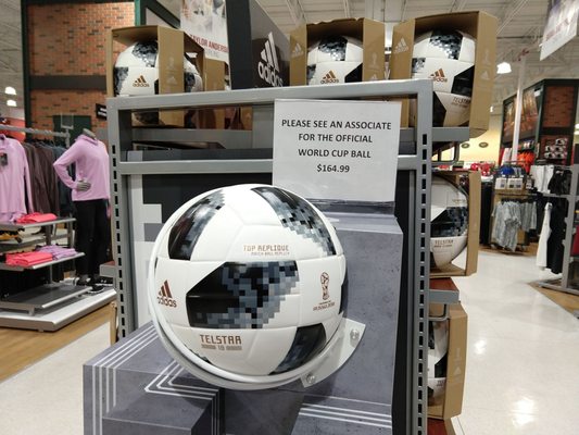 DICK'S Sporting Goods by null