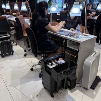 M Vince Nail Spa - Sitting not working - Nail Salons Near Me - Austin, Texas