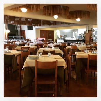 Pizza A Metro - Kleiner Ausschnitt des riesigen Gastraums - Venues & Event Spaces Near Me - Vico Equense, NA