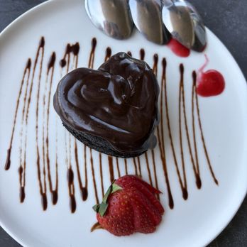 Oak - Complimentary Dessert Chocolate Cake - New American Near Me - Laguna Beach, California