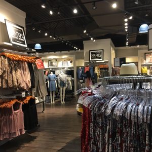 banana republic livermore outlets